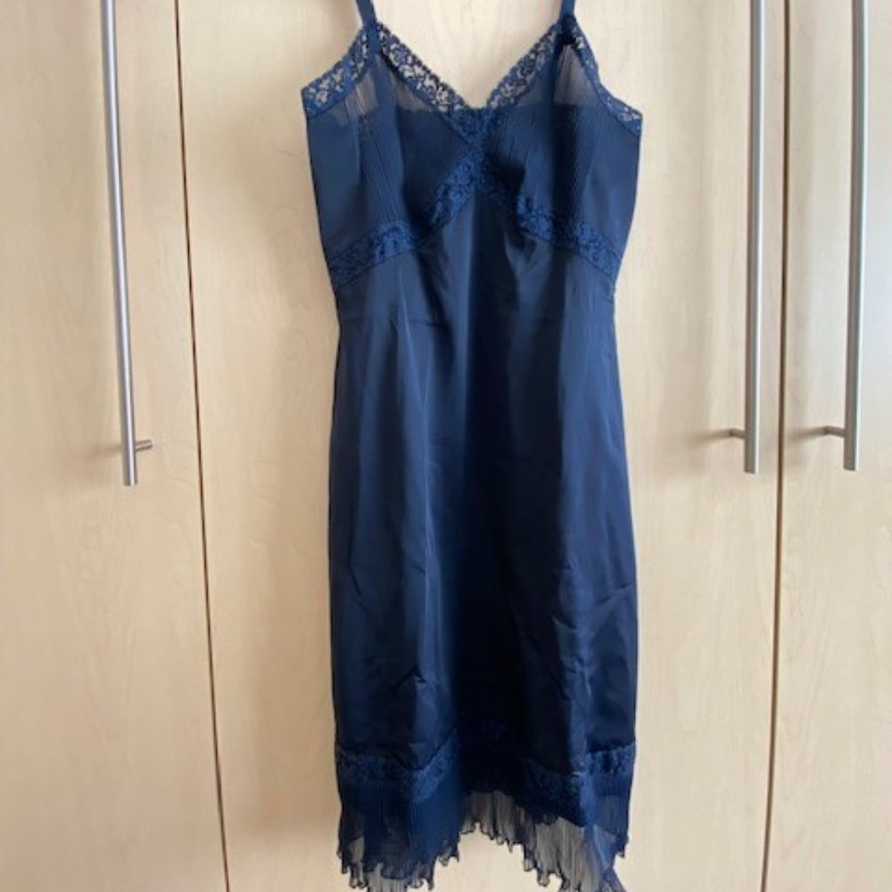 BLUE VINTAGE SLIP! Gorgeous condition! Size Small. Marked as "34"